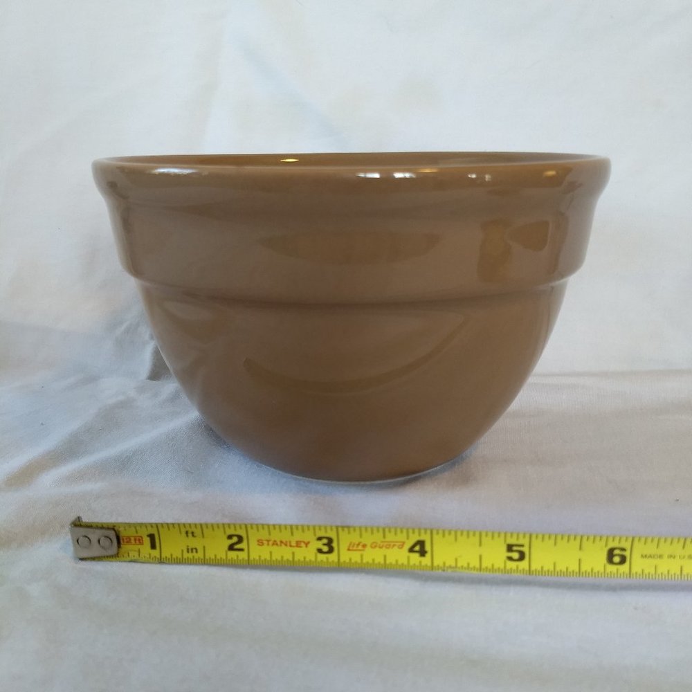 Fishs Eddy of NYC Serving Mixing Bowl - Tan - Like New-Never Used